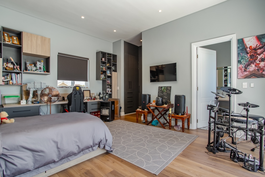 5 Bedroom Property for Sale in Val De Vie Estate Western Cape